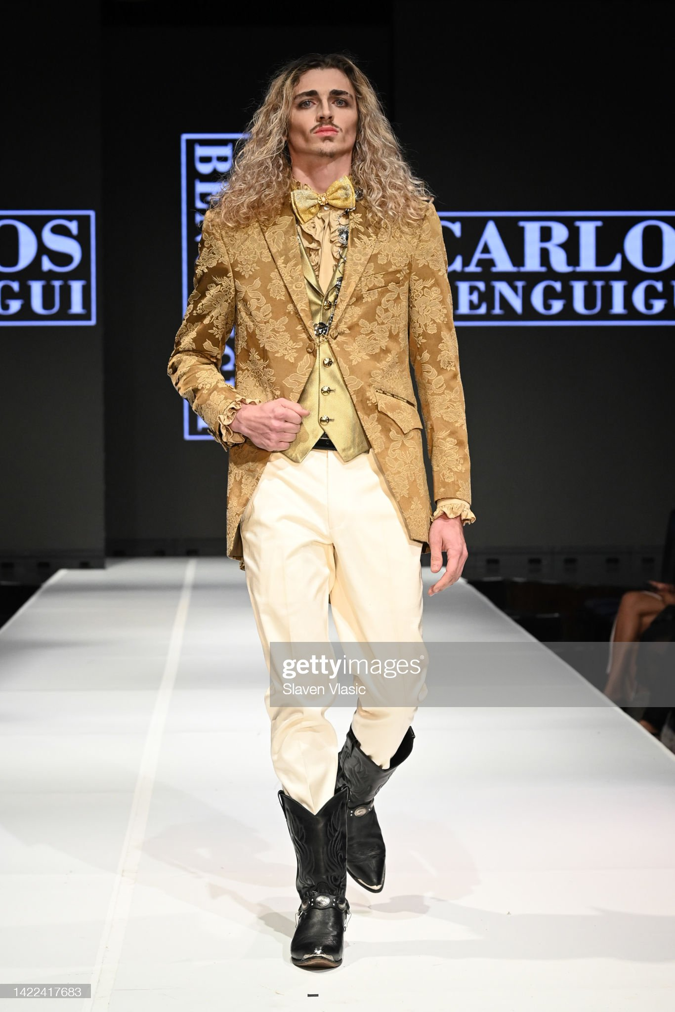 Chaqueta $399 chaleco $129  & pantalón $129