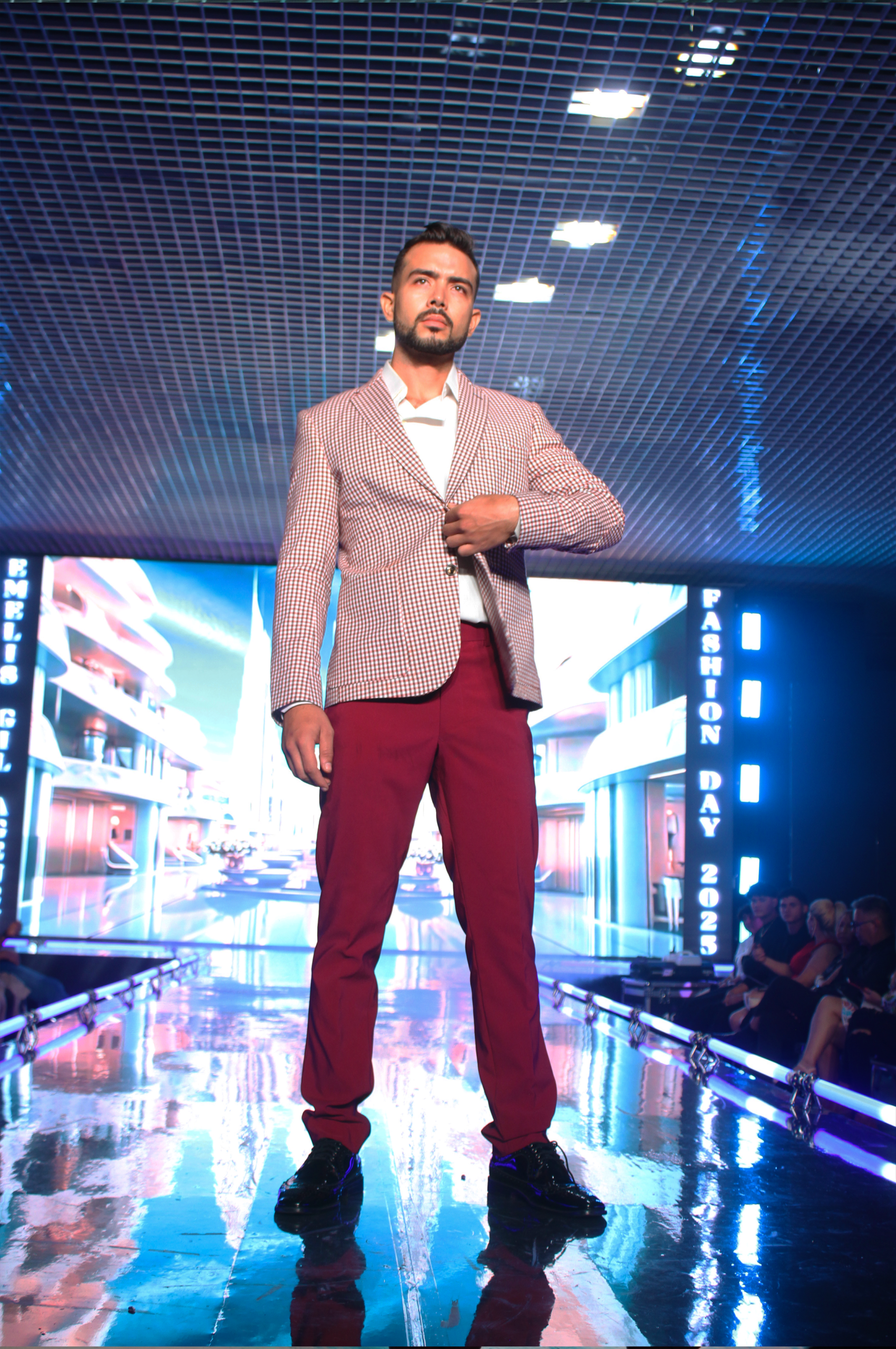 Chaqueta 190$, Camisa 79$, Pantalón 89$
