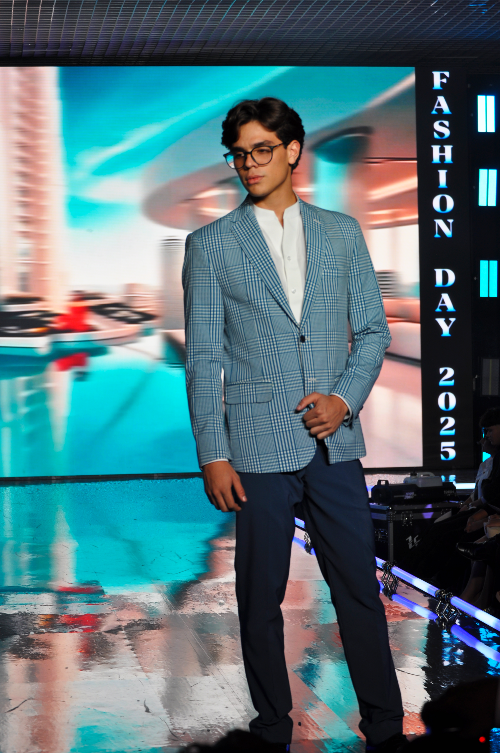 Chaqueta 190$, Camisa 79$, Pantalón 89$